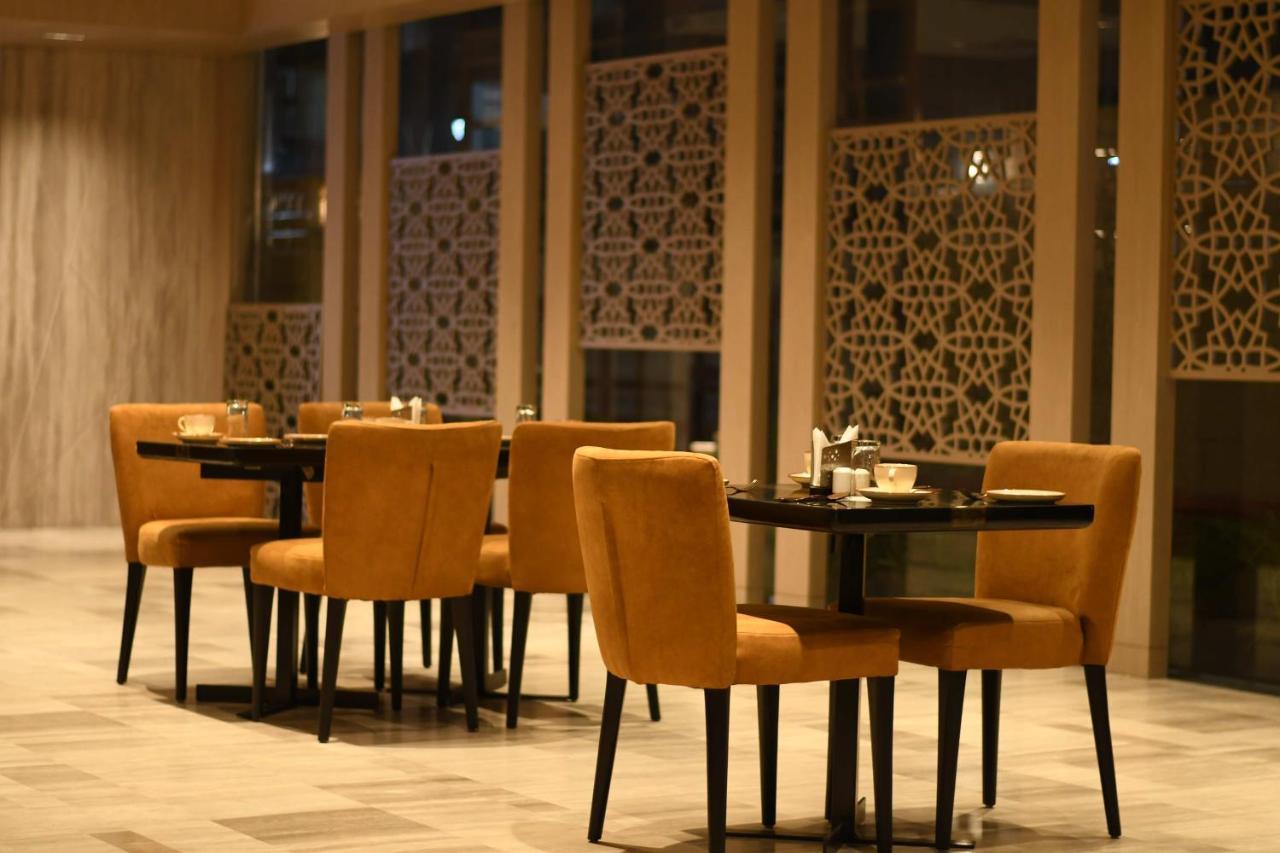 Lynq Aero Hotell Kolkata Eksteriør bilde