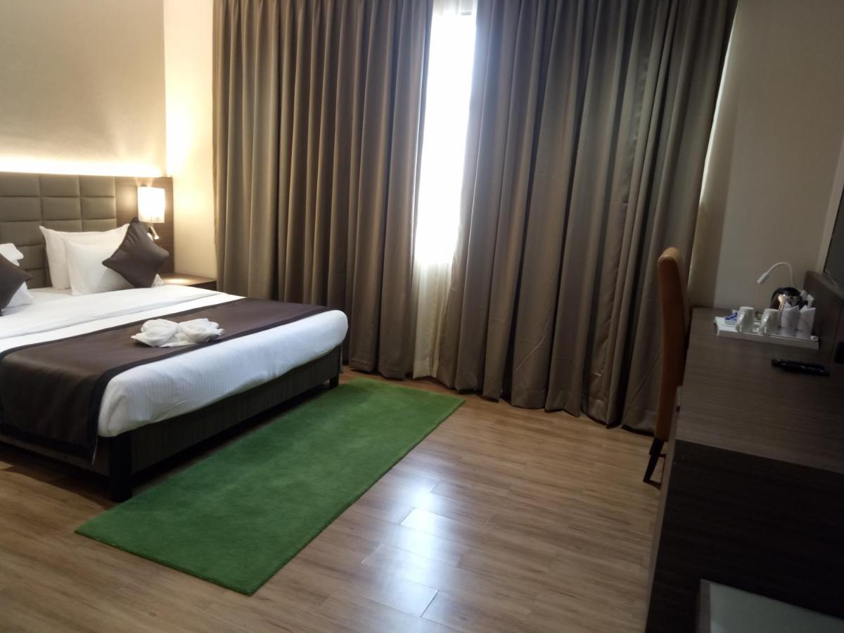 Lynq Aero Hotell Kolkata Eksteriør bilde
